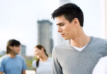 Choáng váng vì lý do tình cũ lao vào tôi như con thiêu thân