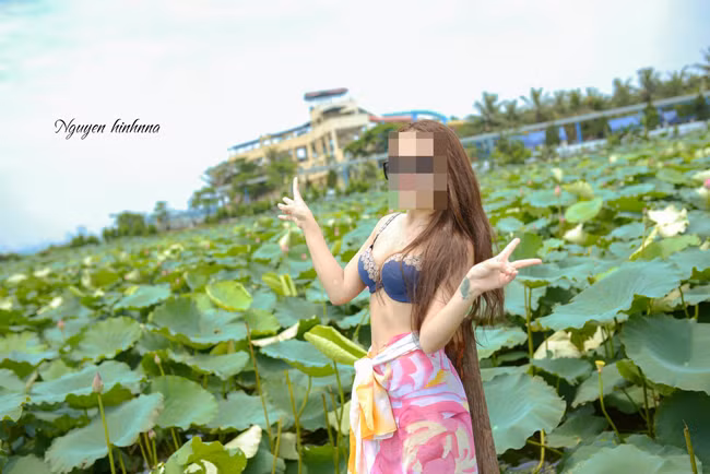 Do mat voi hinh anh cua thieu nu Viet ben hoa sen
