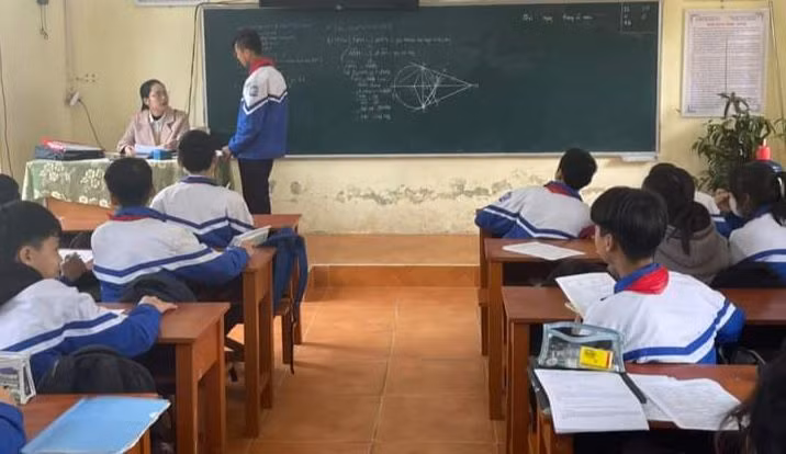 Cô trò Trường THCS Quốc Tuấn, huyện An Lão trong giờ học.