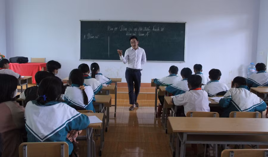 Thầy Lý trong một giờ lên lớp.