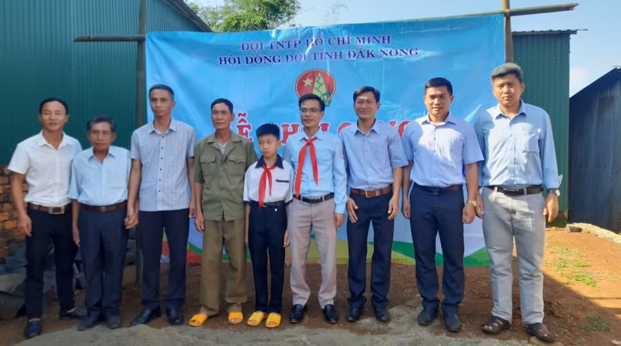 Em Hứa Hữu Nghĩa được hỗ trợ xây dựng căn nhà tình thương.