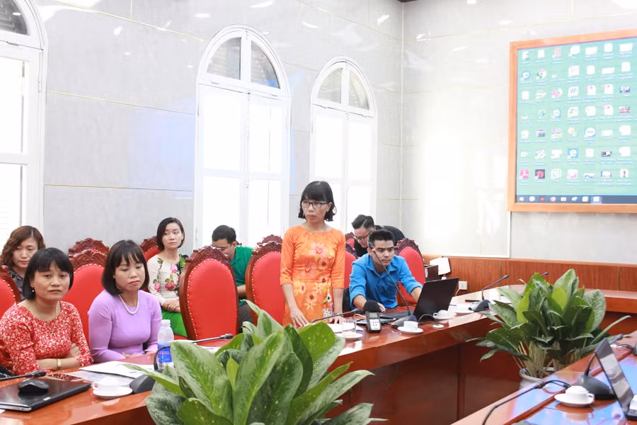 Cô Chu Thị Thu Hương, trường THPT Tân Lập.