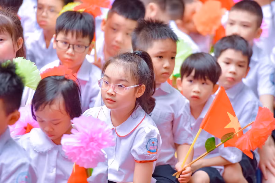 Học sinh Hà Nội trong ngày khai giảng. Ảnh minh họa
