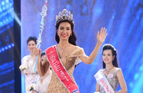 4 nguoi dep xuat than tu CLB thoi trang Dai hoc Ngoai thuong Ha Noi - Anh 5