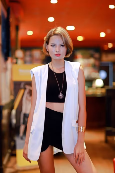 4 nguoi dep xuat than tu CLB thoi trang Dai hoc Ngoai thuong Ha Noi - Anh 2