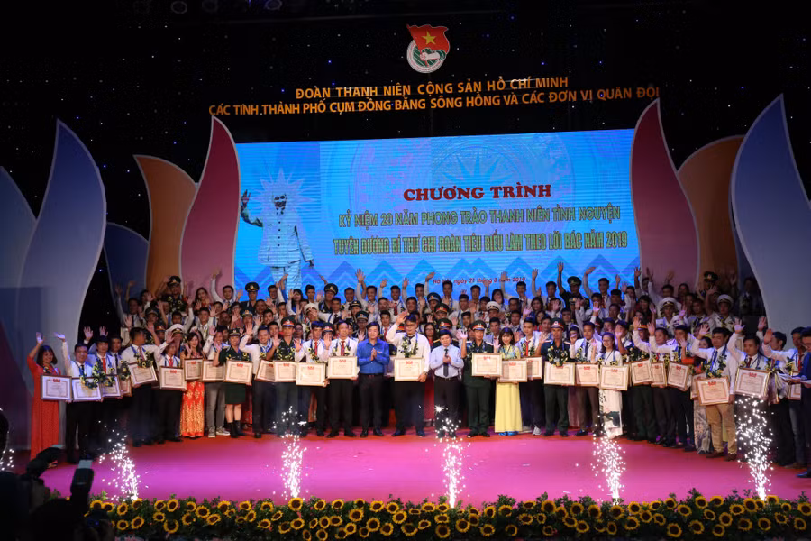Liên hoan Bí thư Chi đoàn tiêu biểu làm theo lời Bác cụm Đồng bằng Sông Hồng và các đơn vị Quân đội năm 2019. Liên hoan Bí thư Chi đoàn tiêu biểu làm theo lời Bác cụm Đồng bằng Sông Hồng và các đơn vị Quân đội năm 2019.