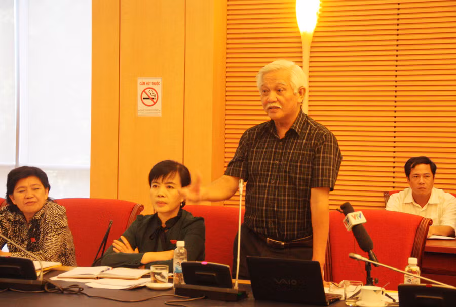 Đại biểu Dương Trung Quốc đặt câu hỏi chất vấn Đại biểu Dương Trung Quốc đặt câu hỏi chất vấn
