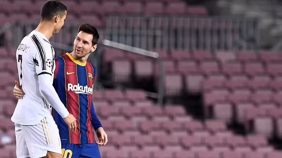 Messi lu mờ trước “kình địch” Ronaldo khi Barca đối đầu Juvetus sáng 9/12.