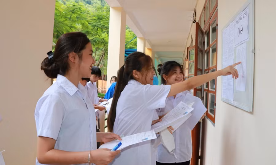 Học sinh Hà Nội đang gấp rút ôn luyện cho Kỳ thi tốt nghiệp THPT 2023. Ảnh: INT