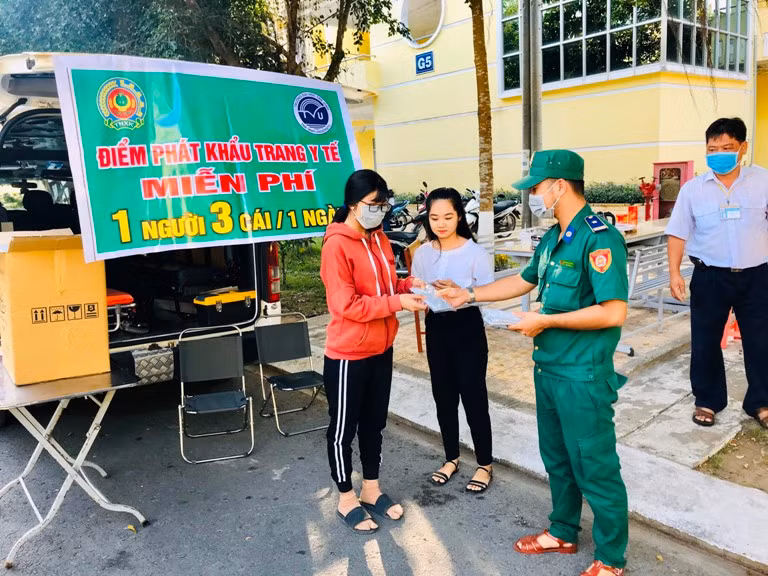 Trường ĐH Trà Vinh: Phát khẩu trang y tế miễn phí cho SV để phòng dịch Corona