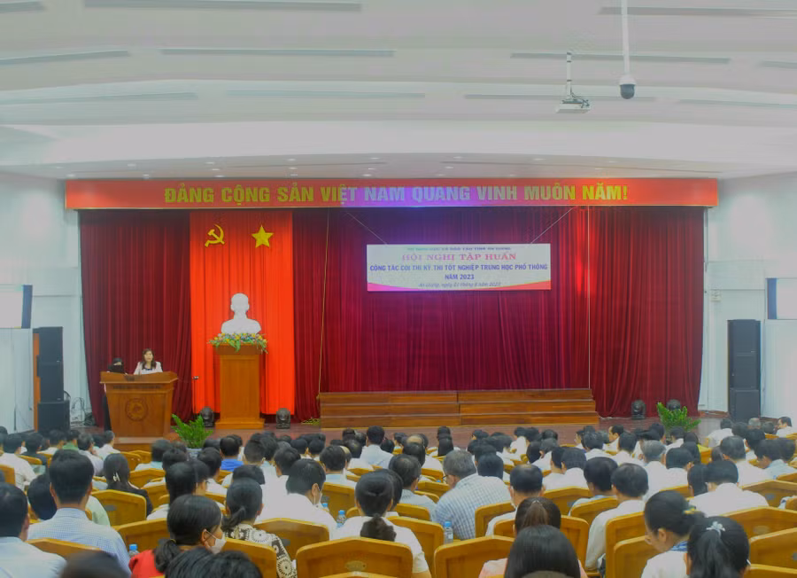 Toàn cảnh hội nghị tập huấn công tác coi thi TN. THPT năm 2023. (Ảnh:Trọng Nhân)
