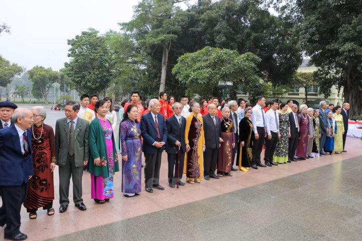 Xúc động đám cưới tập thể của 40 cặp đôi già và trẻ ở Thủ đô