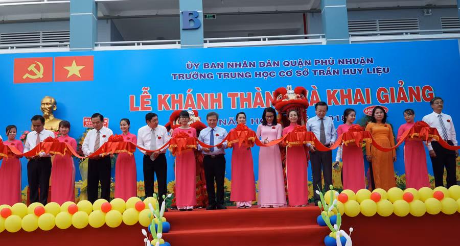 TPHCM: Khai giảng cùng niềm vui trường mới 