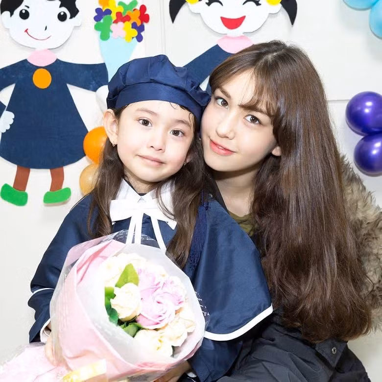 Những chị em gái xinh đến ngỡ ngàng của các thần tượng K-pop ảnh 6