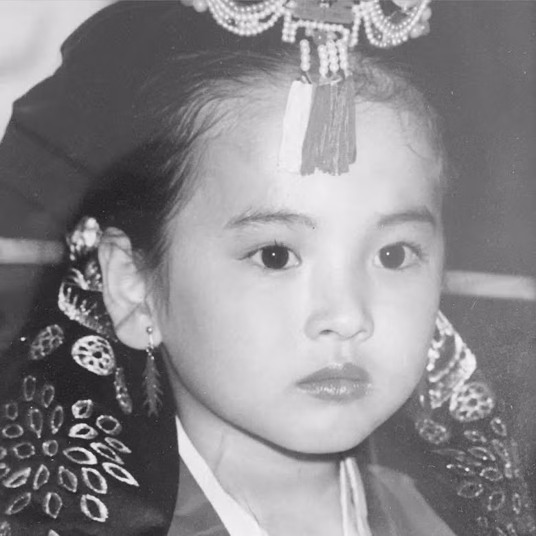 Ảnh ngày bé cực đáng yêu của Son Ye Jin, Song Hye Kyo ảnh 4