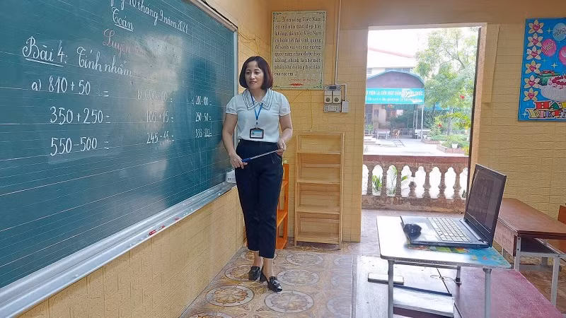 Đội ngũ giáo viên đang nỗ lực dạy học hiệu quả với 2 hình thức trực tiếp và trực tuyến. Ảnh: NTCC