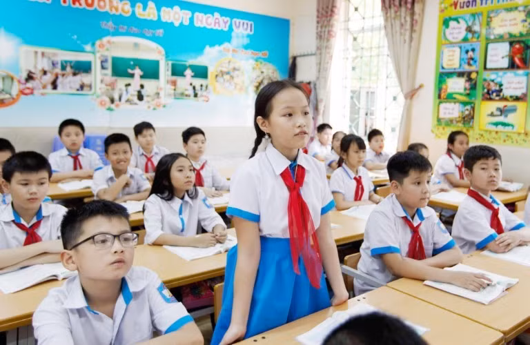 Học sinh Trường Tiểu học Đinh Tiên Hoàng phát biểu trong giờ học. Ảnh: Thế Đại