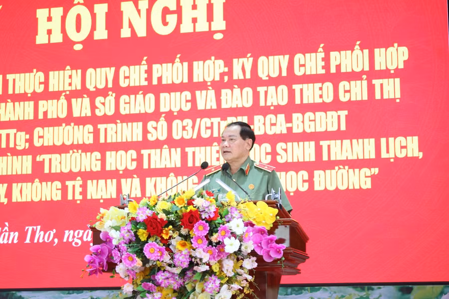 Thiếu tướng Nguyễn Văn Thuận - Giám đốc Công an TP Cần Thơ phát biểu tại hội nghị.