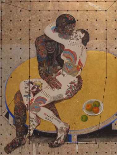 “Nụ hôn vĩnh cửu” với chất liệu tranh Đông Hồ, Kim Hoàng, Hàng Trống, vàng lá, bạc lá trên canvas.