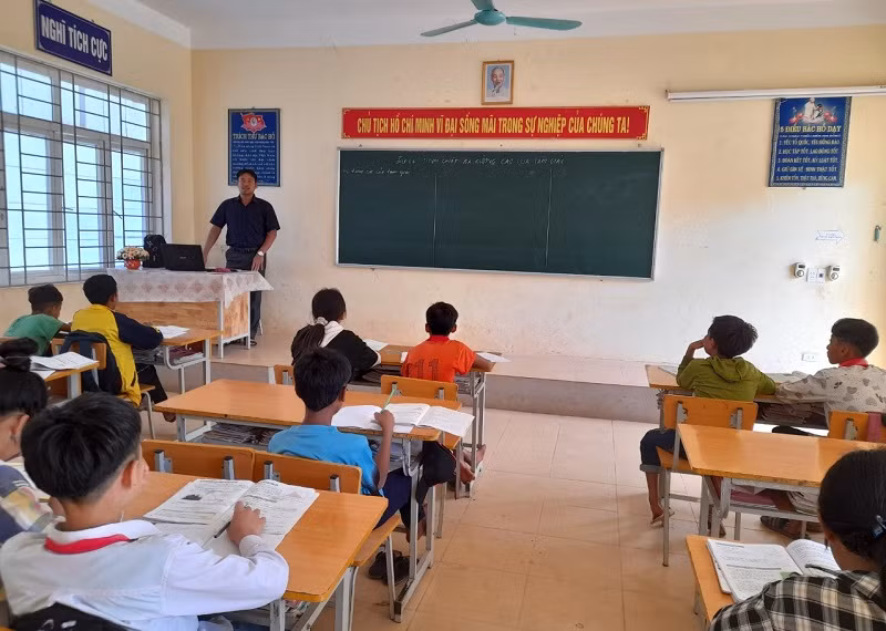 Ngày càng nhiều con em đồng bào Hà Nhì ở Sín Thầu theo học tại các trường đại học uy tín.
