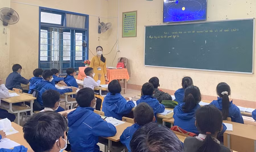 Giáo viên Trường Phổ thông dân tộc bán trú – Tiểu học và THCS A Vao.
