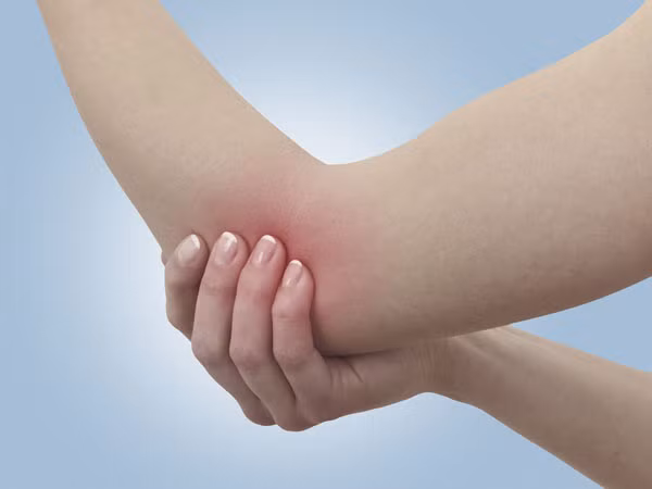 Giảm đau khớp: Ngô ngọt rất giàu magie, sắt, vitamin B và protein giúp tăng cường các mô liên kết trong cơ thể của bạn. Do đó cần bổ sung một bát ngô luộc trong chế độ ăn hàng ngày đặc biệt là những người lớn tuổi.