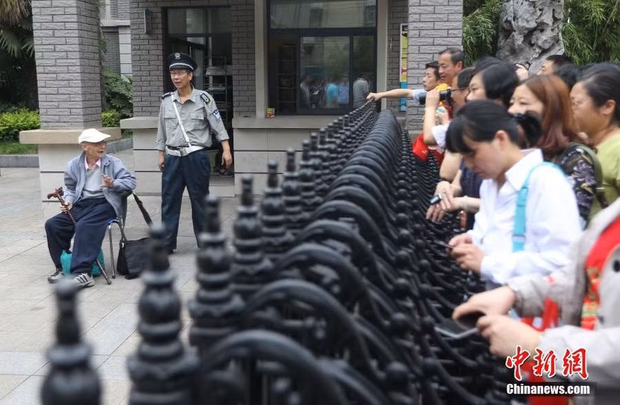Cụ ông 86 tuổi háo hức đi thi đại học trong 15 năm liên tục ảnh 2