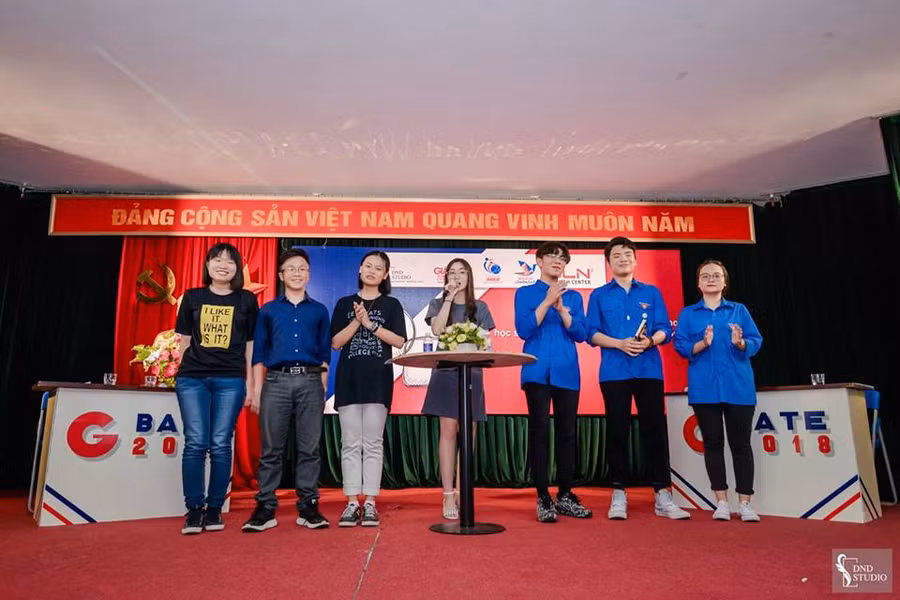 Học sinh Trường THCS&THPT M.V. Lômônôxốp thêm yêu trường, yêu lớp, mỗi ngày đến trường là một ngày vui với các sân chơi tri thức, sáng tạo