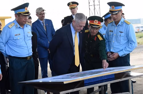 Bộ trưởng Quốc phòng Hoa Kỳ James Mattis thăm Sân bay Biên Hòa Bộ trưởng Quốc phòng Hoa Kỳ James Mattis thăm Sân bay Biên Hòa