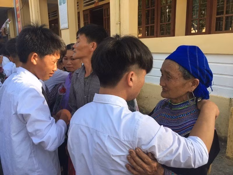 Học sinh Trường THPT số 1 Bắc Hà (Lào Cai) trong lễ tri ân. Ảnh: NTCC