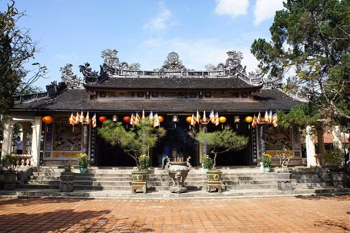 Khi đến Huế bạn phải đến thăm chùa Từ Hiếu - một trong những ngôi cổ tự có nhiều điển tích của đất cố đô Khám phá bí ẩn về khu lăng mộ của các thái giám