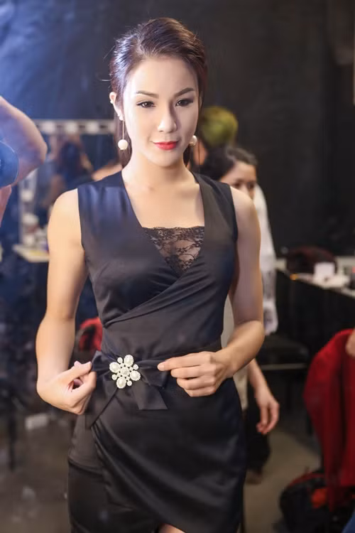 diep lam anh khoe chan thon voi dam xe cao - 3