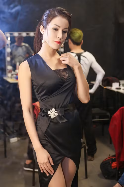 diep lam anh khoe chan thon voi dam xe cao - 4
