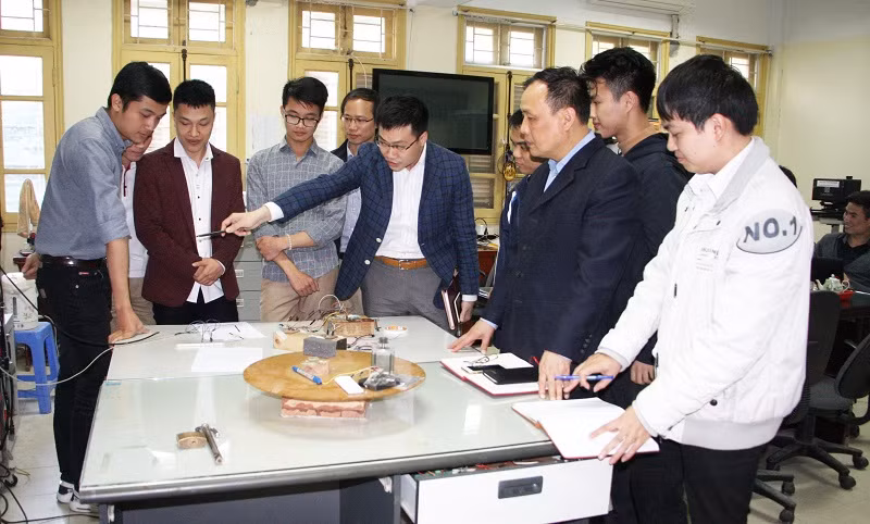 Nhóm nghiên cứu Vật liệu và kết cấu tiên tiến trở thành nhóm nghiên cứu mạnh Đại học Quốc gia Hà Nội.