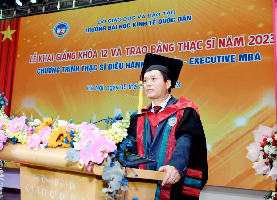 GS.TS Phạm Hồng Chương, Hiệu trưởng Trường ĐH Kinh tế Quốc dân phát biểu tại buổi lễ. GS.TS Phạm Hồng Chương, Hiệu trưởng Trường ĐH Kinh tế Quốc dân phát biểu tại buổi lễ.