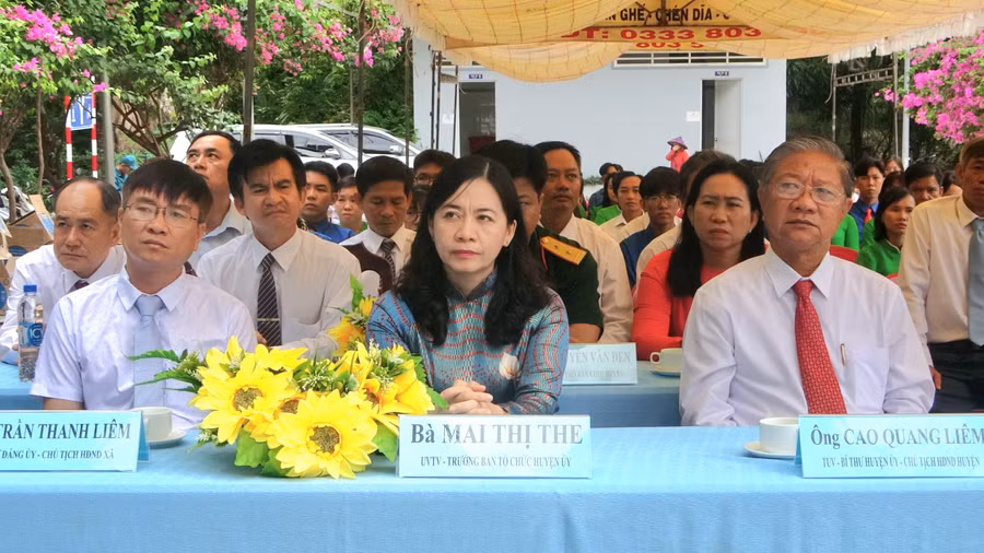 Đại biểu dự Lễ kết nạp Đảng học sinh Tri Tôn (An Giang).