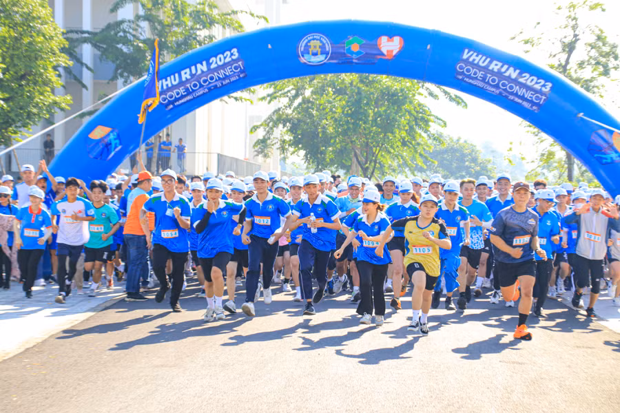 Trường đại học tổ chức chạy việt dã gây quỹ 100 triệu đồng