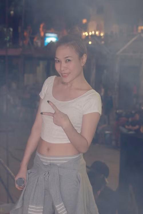 Mỹ Tâm tự tin khoe eo thon trên sàn tập ảnh 1 Mỹ Tâm tự tin khoe eo thon trên sàn tập - 1