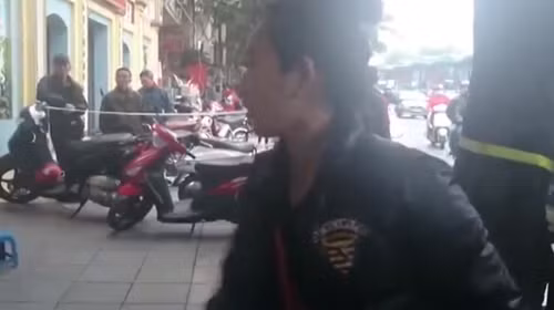 Cô gái cho rằng mình không vi phạm... 1-4944-1417771767.jpg