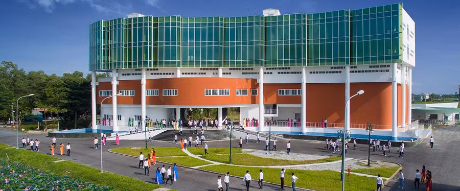 Một góc quang cảnh Trường ĐH Cửu Long.