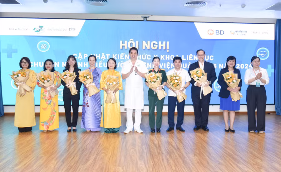 Hội ý có 6 báo cáo với các chuyên đề mang tính thực tiễn với hàm lượng chuyên môn cao.