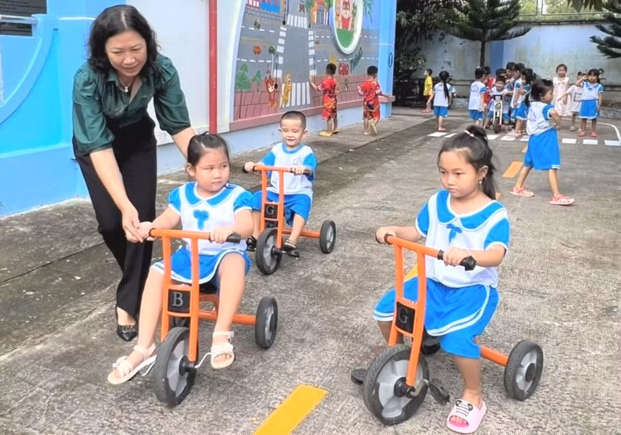 Cô Trần Thị Lan Thảo luôn yêu nghề, mến trẻ.