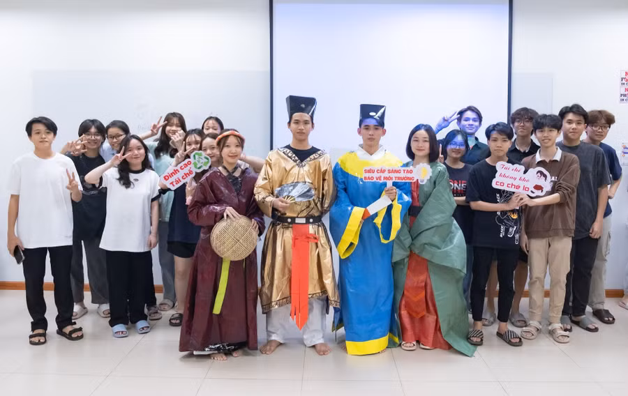 Học sinh Trường THPT FPT Cần Thơ trong buổi báo cáo dự án Lịch sử. Ảnh: Q. Ngữ. Học sinh Trường THPT FPT Cần Thơ trong buổi báo cáo dự án Lịch sử. Ảnh: Q. Ngữ.
