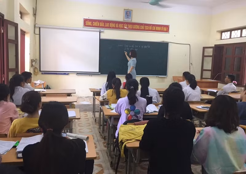 Phương án của các nhà trường hiện nay là những học sinh không về kịp sẽ được hướng dẫn học online.