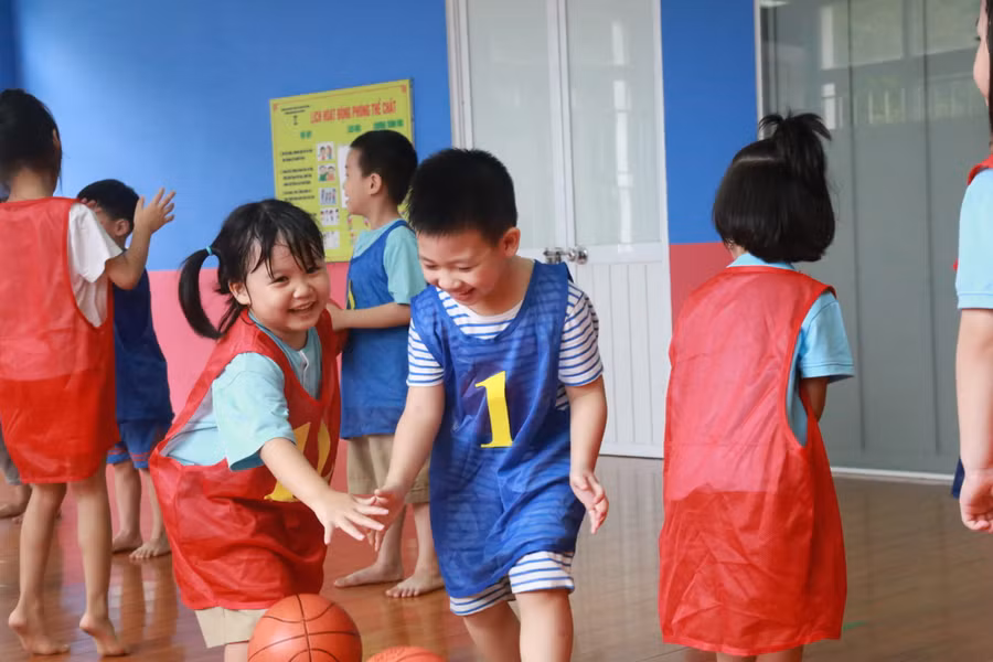 Bóng rổ có thể giúp trẻ phát triển chiều cao. Ảnh: INT. Bóng rổ có thể giúp trẻ phát triển chiều cao. Ảnh: INT.