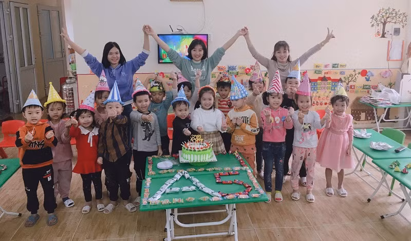 Các nhà trường có nhiều giải pháp để duy trì sĩ số trẻ tới lớp.