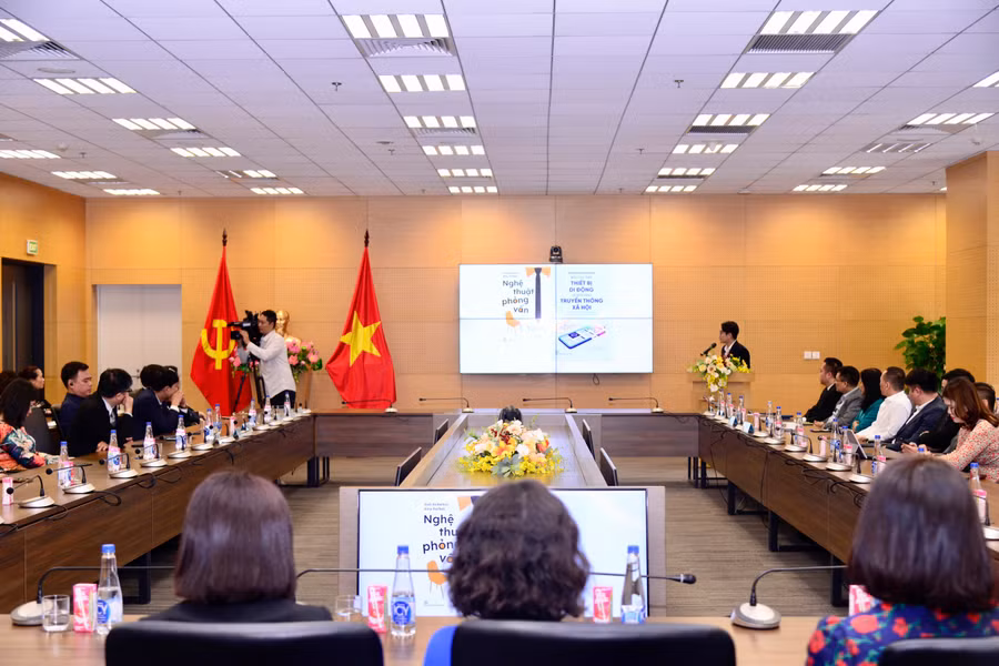Trường Đào tạo, Bồi dưỡng cán bộ quản lý Thông tin và Truyền thông, Bộ Thông tin và Truyền thông phối hợp với Công ty Cổ phần Sữa Việt Nam (Vinamilk) tổ chức Lễ ra mắt sách.