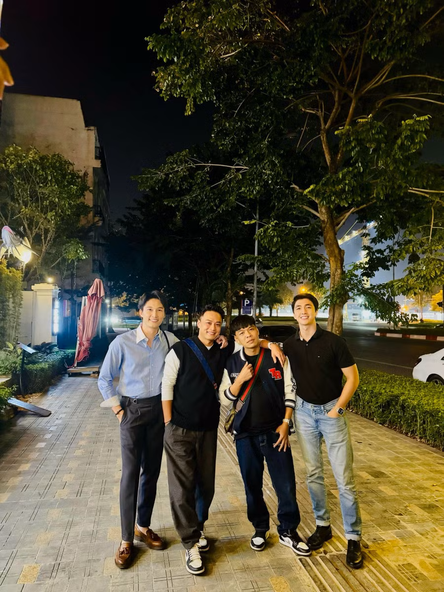 Hồng Đăng xuất hiện cùng Đình Tú, Bình An và Trung Ruồi. Hồng Đăng xuất hiện cùng Đình Tú, Bình An và Trung Ruồi.