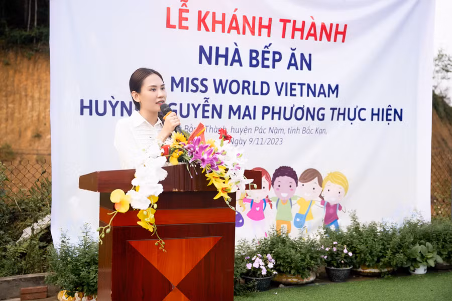 Miss World Vietnam 2022 đã có chuyến công tác 2 ngày tại Bắc Kạn. Được biết, nàng Hậu cùng đoàn vượt hơn 1500km từ TPHCM và tiếp tục hành trình 250km từ Hà Nội đến Bắc Kạn trong gần 8 giờ.