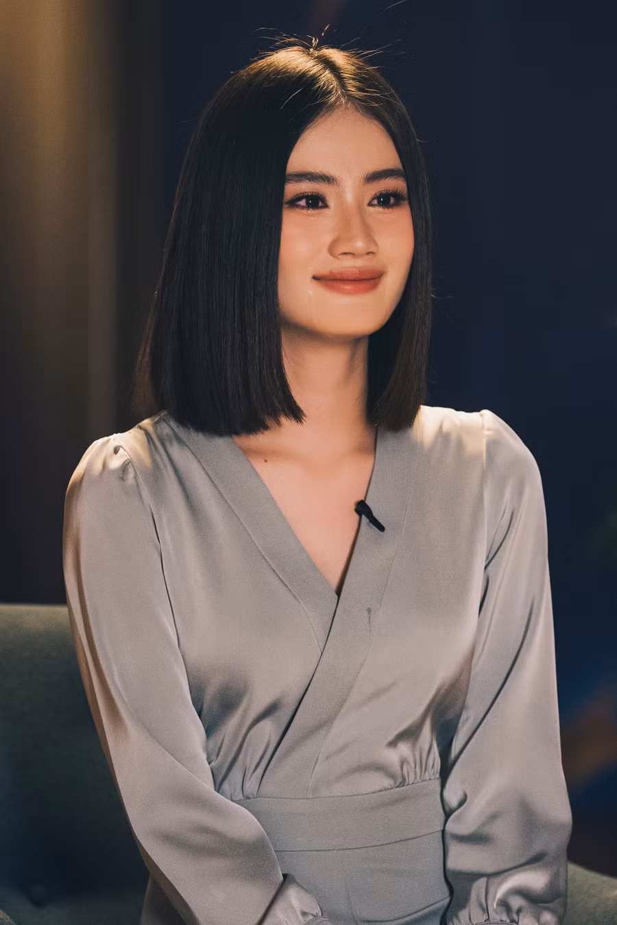 Hoa hậu Ý Nhi xúc động nói lời xin lỗi tới khán giả sau những phát ngôn còn vụng về của mình. Hoa hậu Ý Nhi xúc động nói lời xin lỗi tới khán giả sau những phát ngôn còn vụng về của mình.